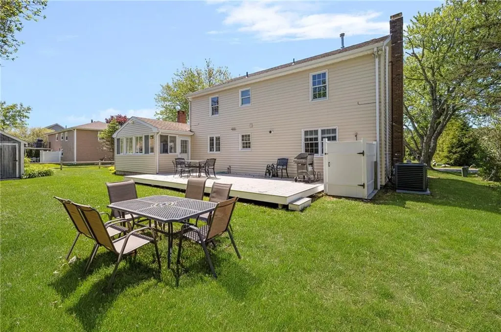37 Newport Lane Narragansett RI 02882