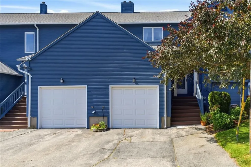 74 Valley Green Court North Providence RI 02904