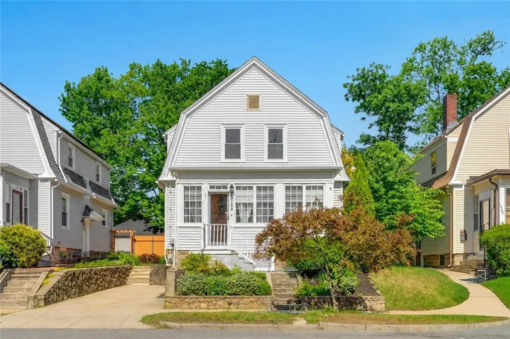 1058 Narragansett Boulevard Cranston RI 02905