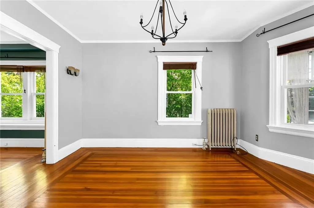 1058 Narragansett Boulevard Cranston RI 02905