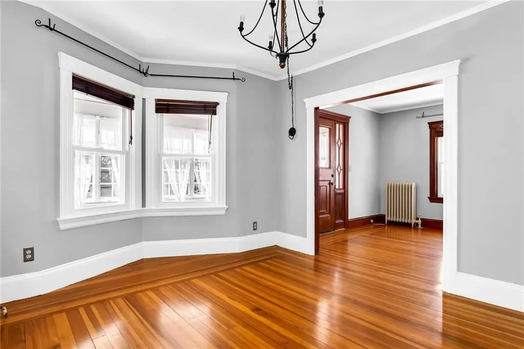 1058 Narragansett Boulevard Cranston RI 02905