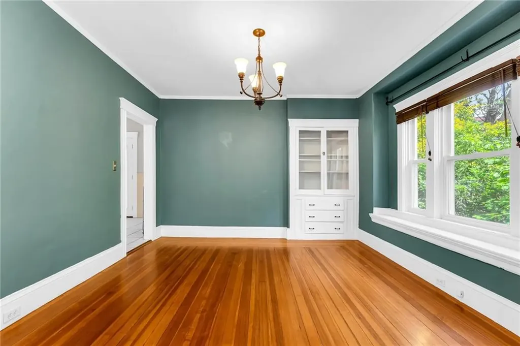 1058 Narragansett Boulevard Cranston RI 02905