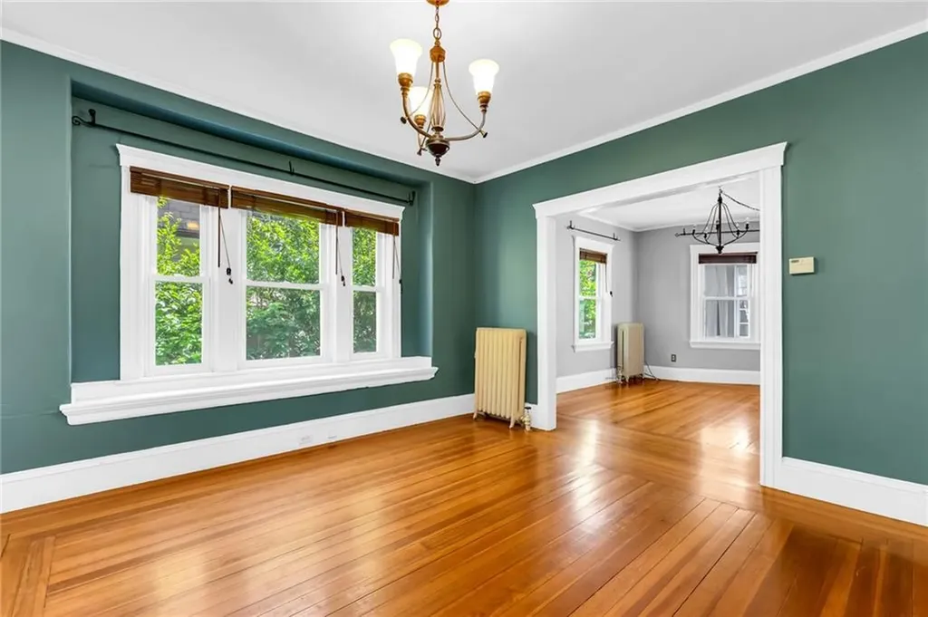 1058 Narragansett Boulevard Cranston RI 02905