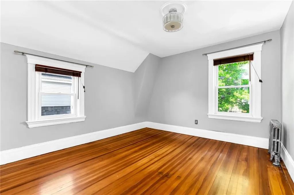 1058 Narragansett Boulevard Cranston RI 02905