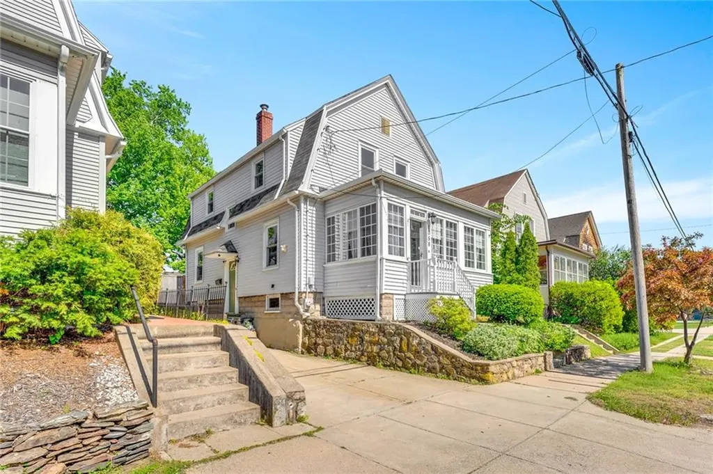 1058 Narragansett Boulevard Cranston RI 02905