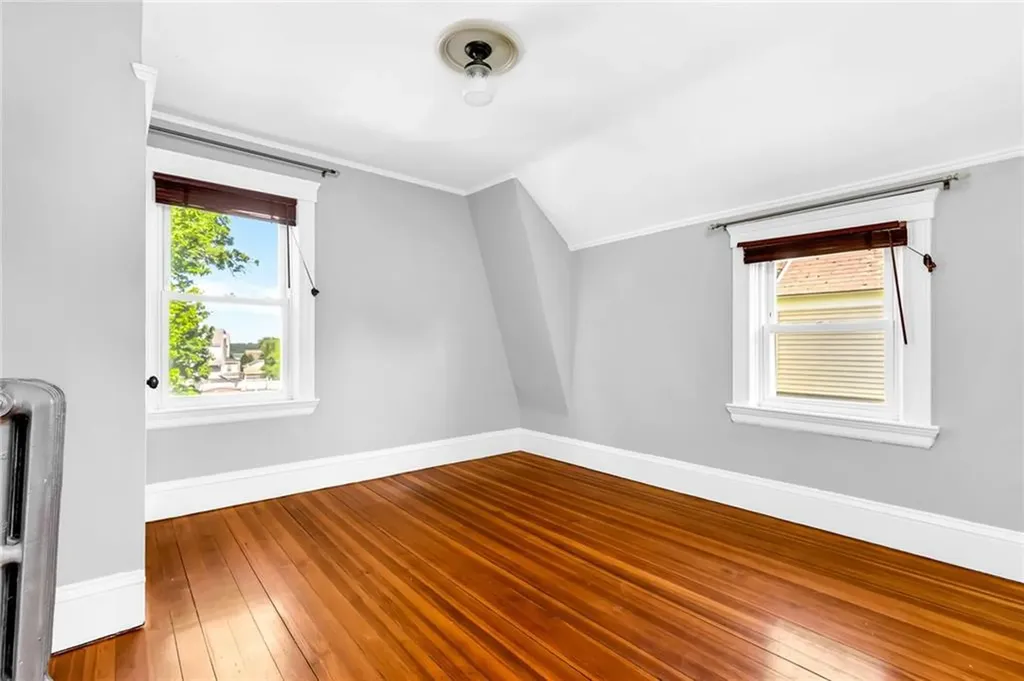 1058 Narragansett Boulevard Cranston RI 02905