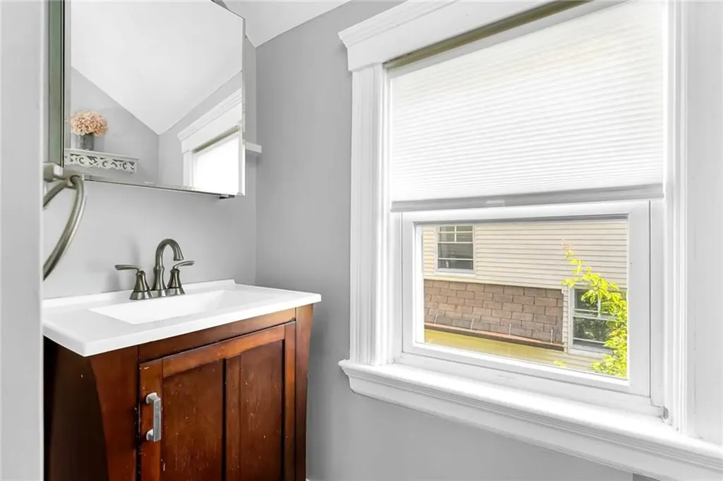 1058 Narragansett Boulevard Cranston RI 02905