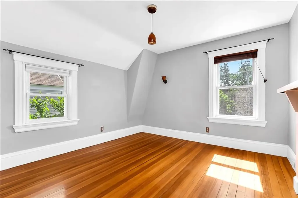 1058 Narragansett Boulevard Cranston RI 02905