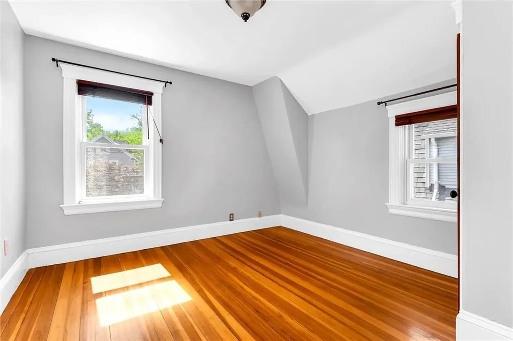 1058 Narragansett Boulevard Cranston RI 02905