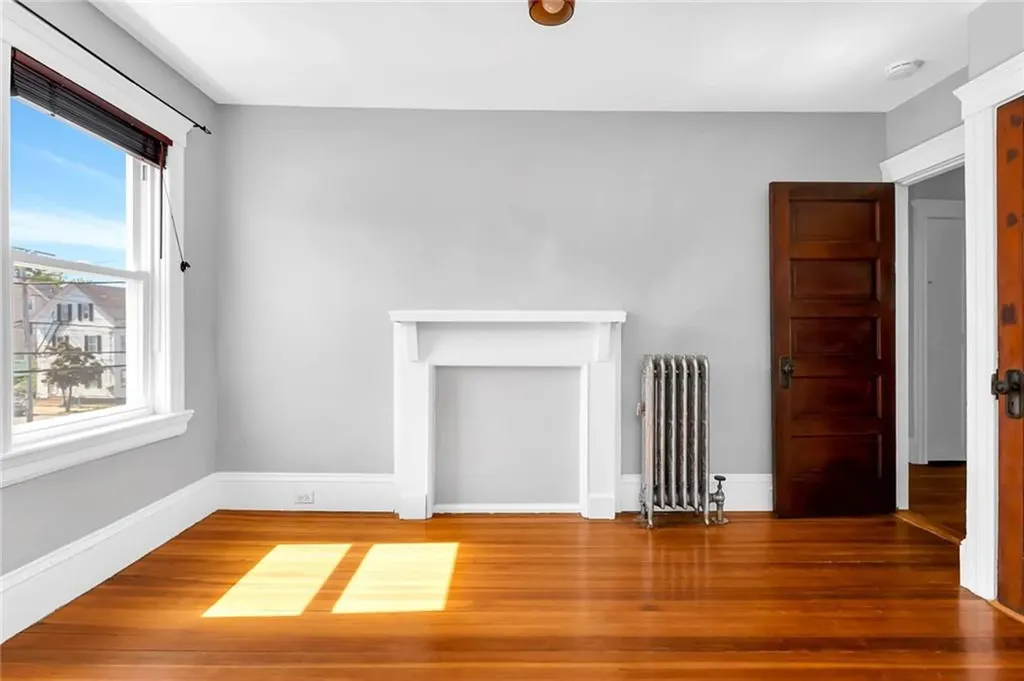 1058 Narragansett Boulevard Cranston RI 02905