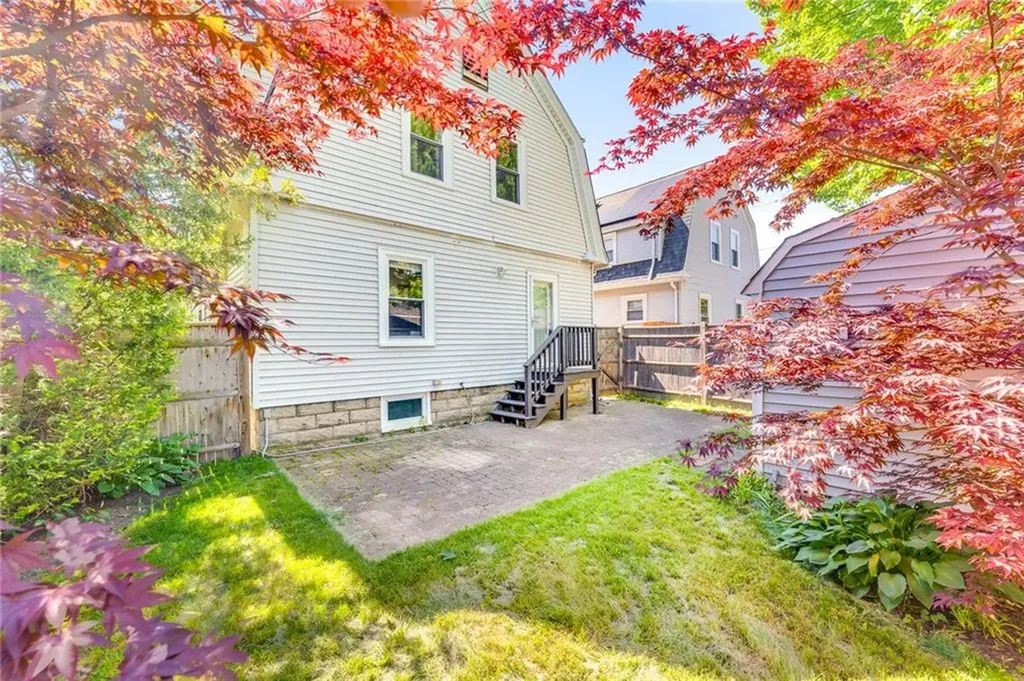 1058 Narragansett Boulevard Cranston RI 02905