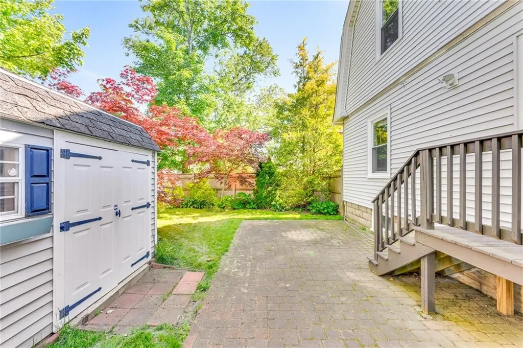 1058 Narragansett Boulevard Cranston RI 02905