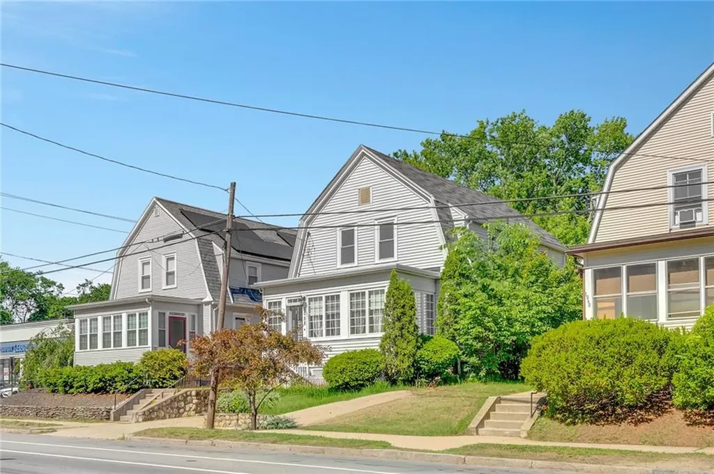 1058 Narragansett Boulevard Cranston RI 02905