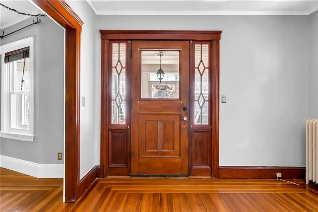 1058 Narragansett Boulevard Cranston RI 02905
