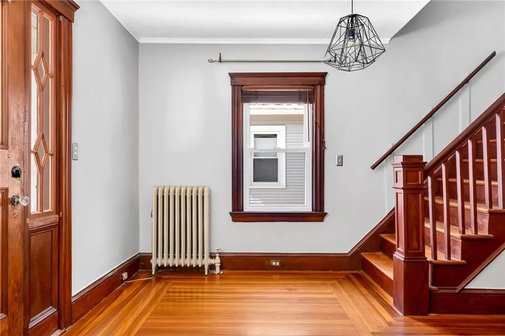 1058 Narragansett Boulevard Cranston RI 02905