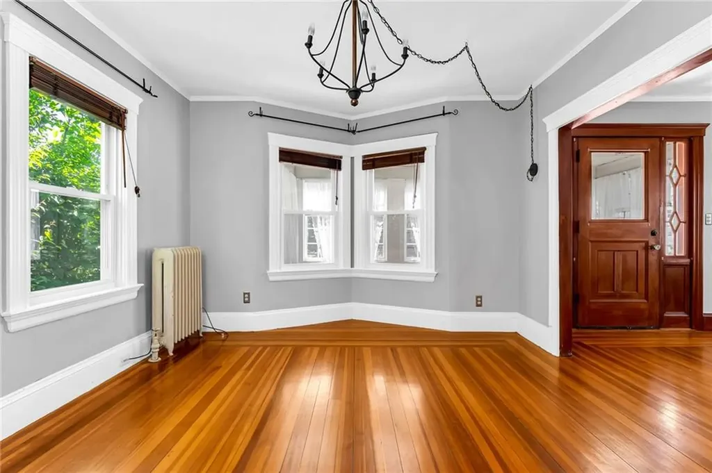 1058 Narragansett Boulevard Cranston RI 02905