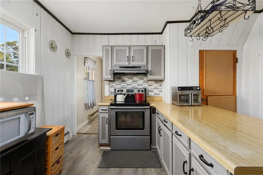 60 Cottage Avenue Portsmouth RI 02871