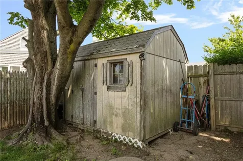 60 Cottage Avenue Portsmouth RI 02871