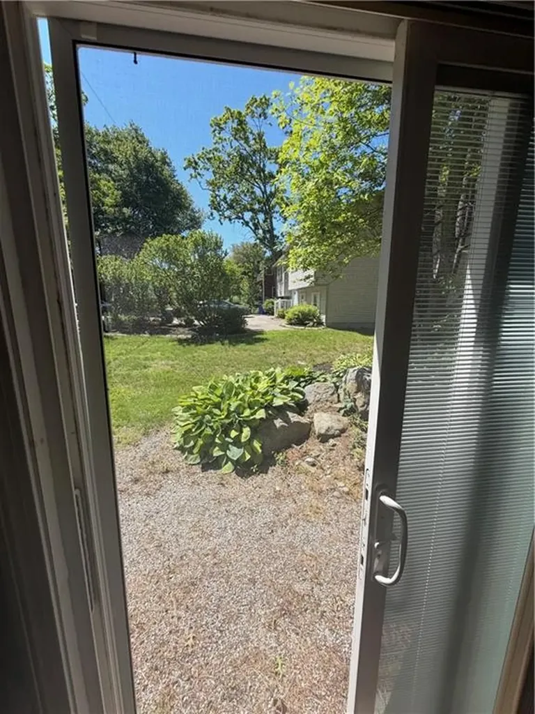 36 Pettaquamscutt Lake Road Narragansett RI 02874