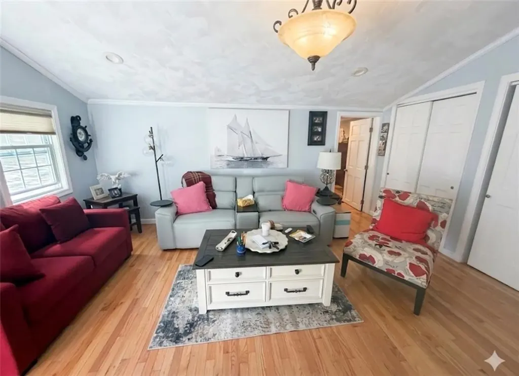 36 Pettaquamscutt Lake Road Narragansett RI 02874