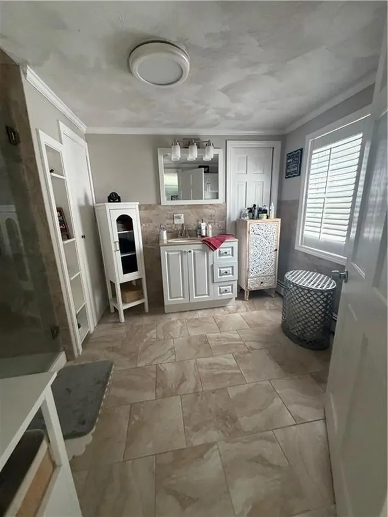 36 Pettaquamscutt Lake Road Narragansett RI 02874
