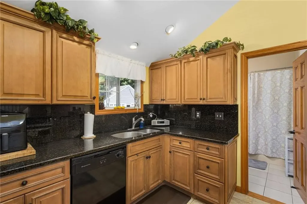 36 Pine Street Woonsocket RI 02895