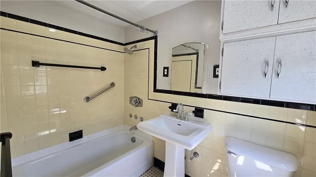 63 La Salle Drive Providence RI 02908