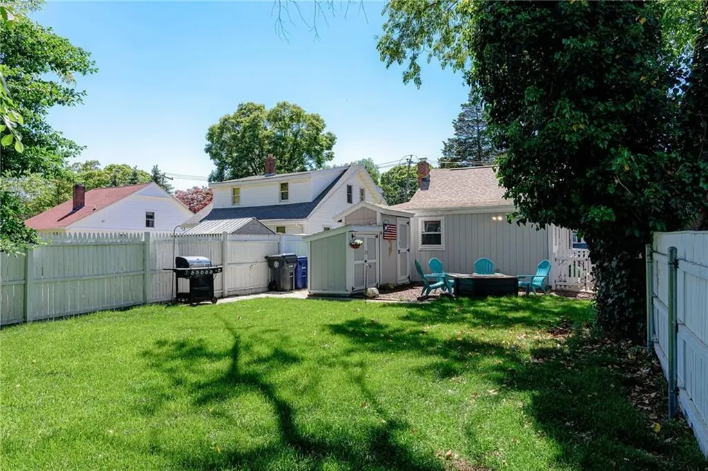 390 Nausauket Road Warwick RI 02886