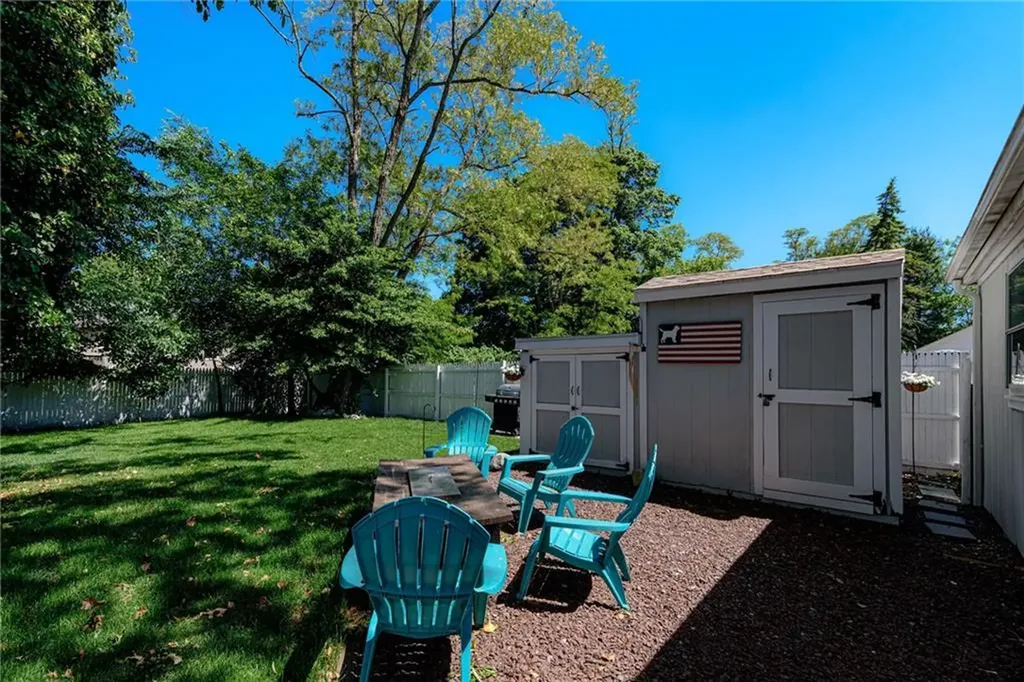 390 Nausauket Road Warwick RI 02886