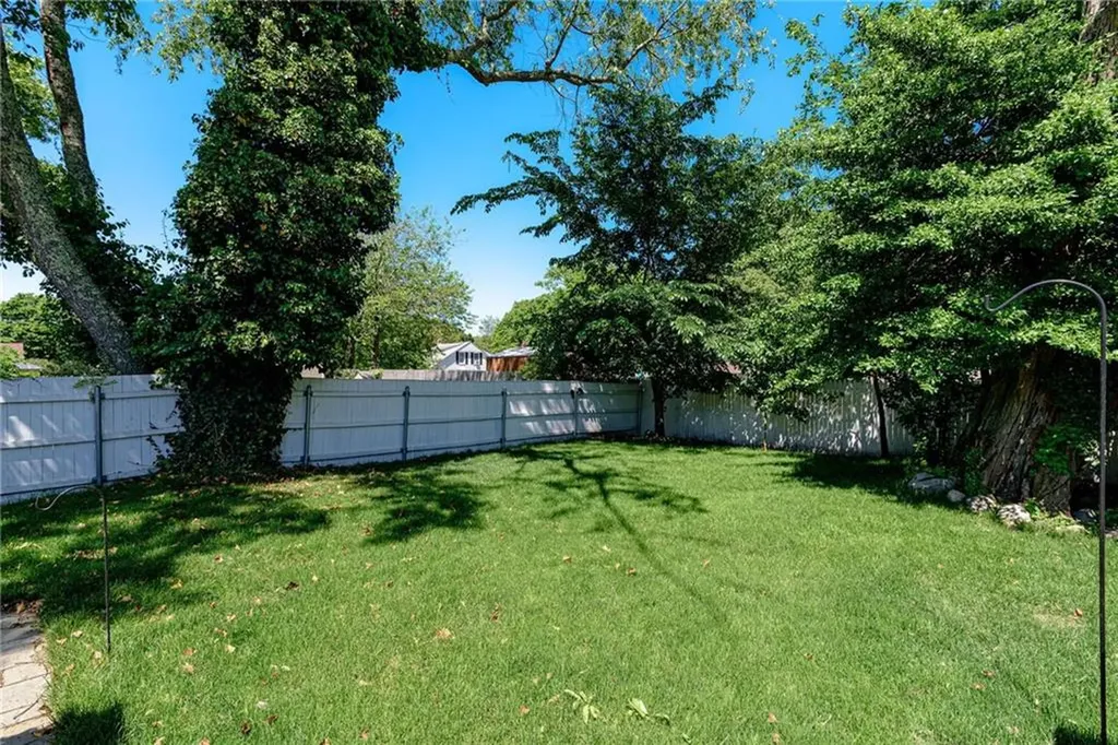 390 Nausauket Road Warwick RI 02886