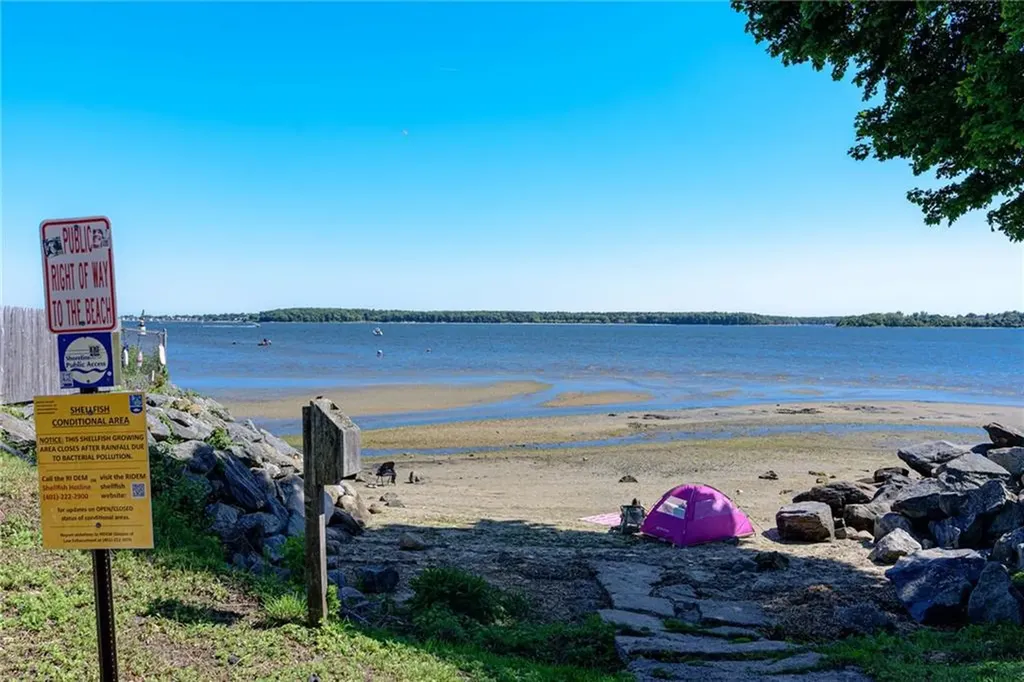 390 Nausauket Road Warwick RI 02886