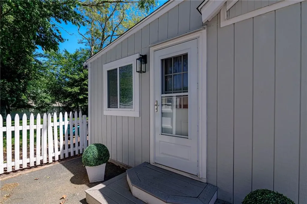390 Nausauket Road Warwick RI 02886