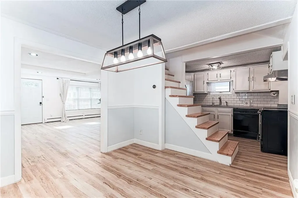 390 Nausauket Road Warwick RI 02886