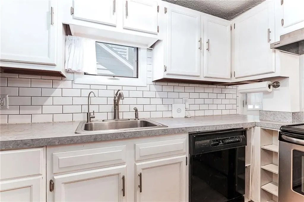 390 Nausauket Road Warwick RI 02886
