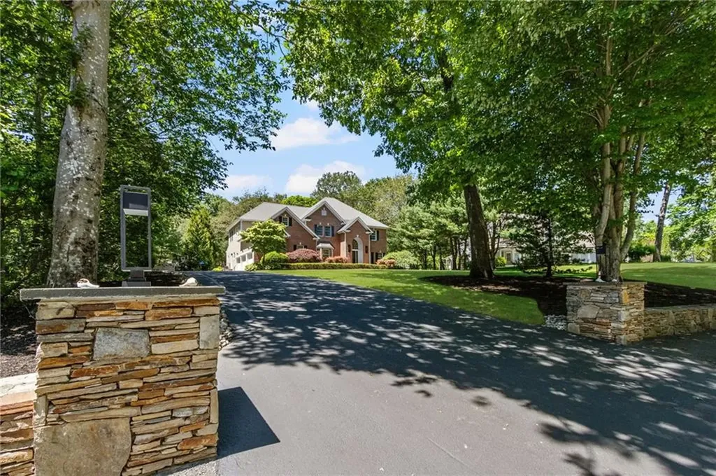 19 Cassandra Lane North Kingstown RI 02852