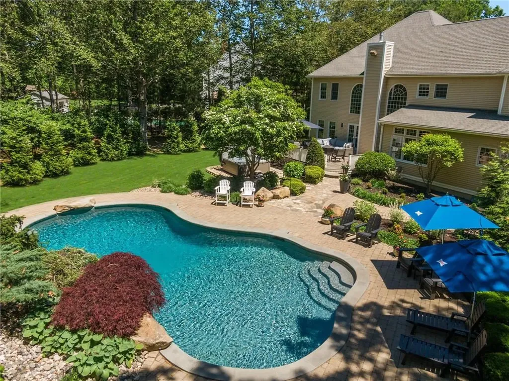 19 Cassandra Lane North Kingstown RI 02852