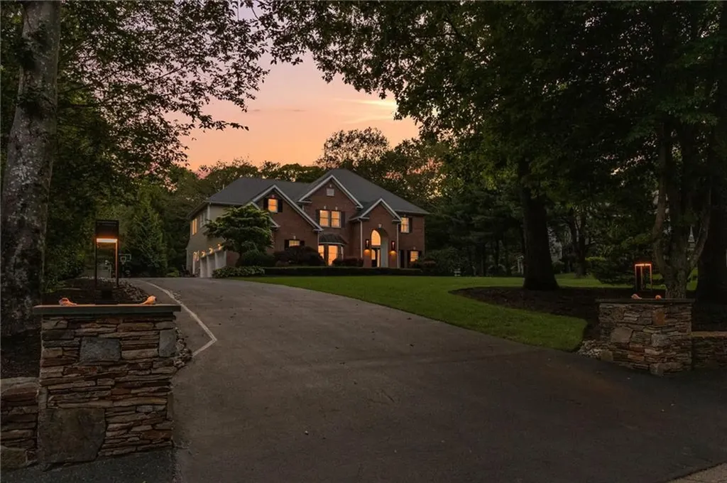 19 Cassandra Lane North Kingstown RI 02852