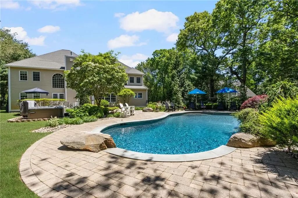19 Cassandra Lane North Kingstown RI 02852
