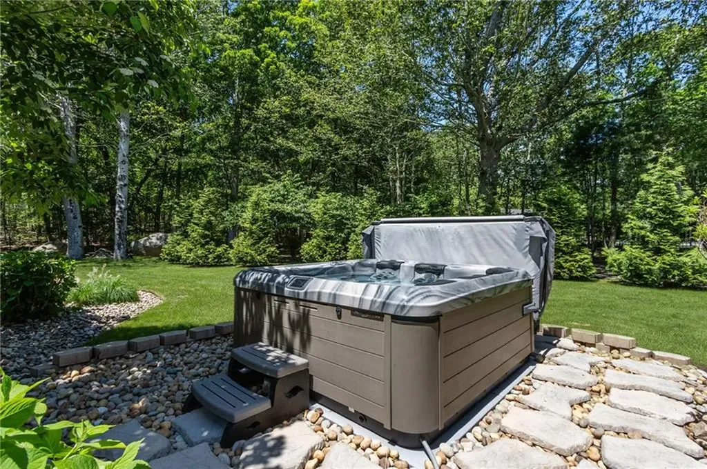 19 Cassandra Lane North Kingstown RI 02852