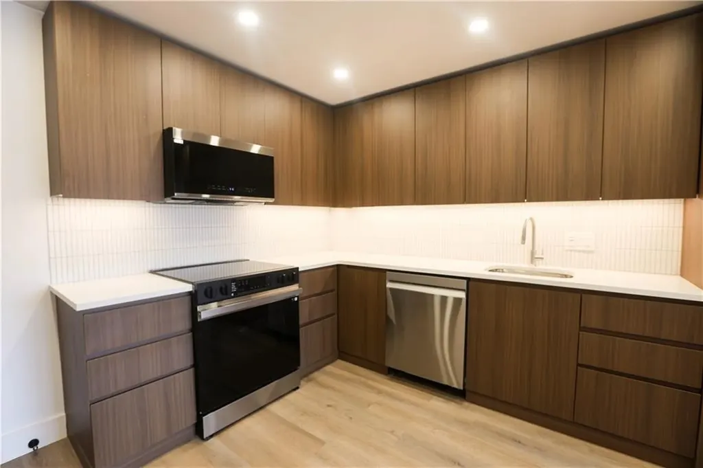 787 Admiral Street Providence RI 02908