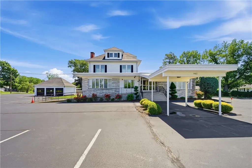 982 Warwick Avenue Warwick RI 02888