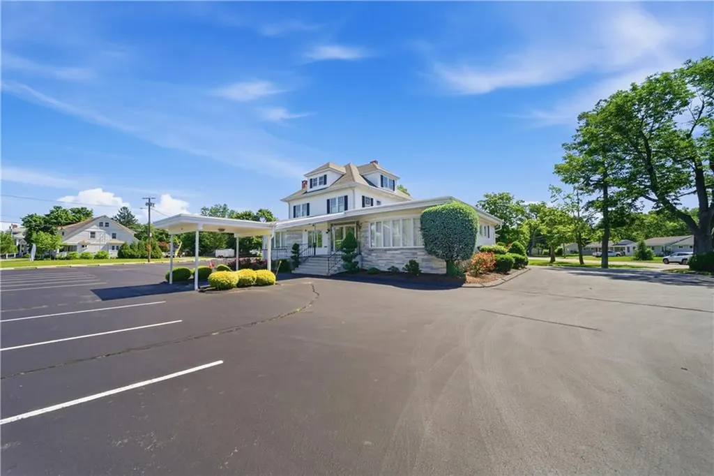 982 Warwick Avenue Warwick RI 02888
