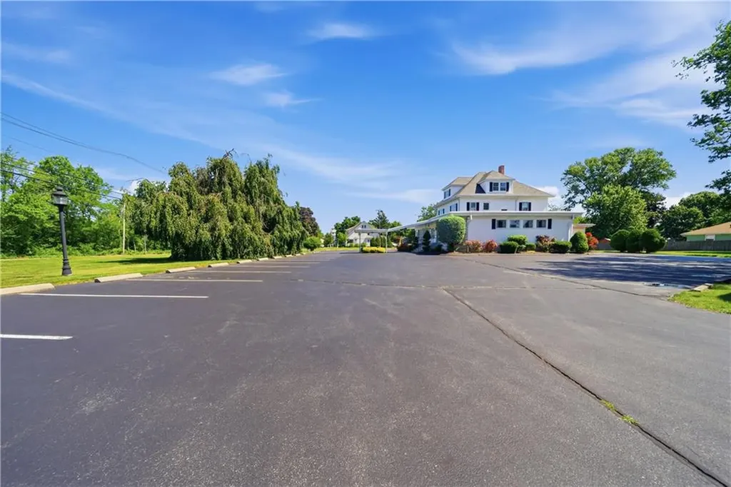 982 Warwick Avenue Warwick RI 02888