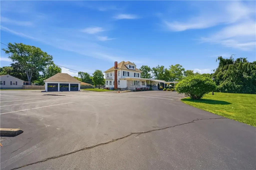 982 Warwick Avenue Warwick RI 02888