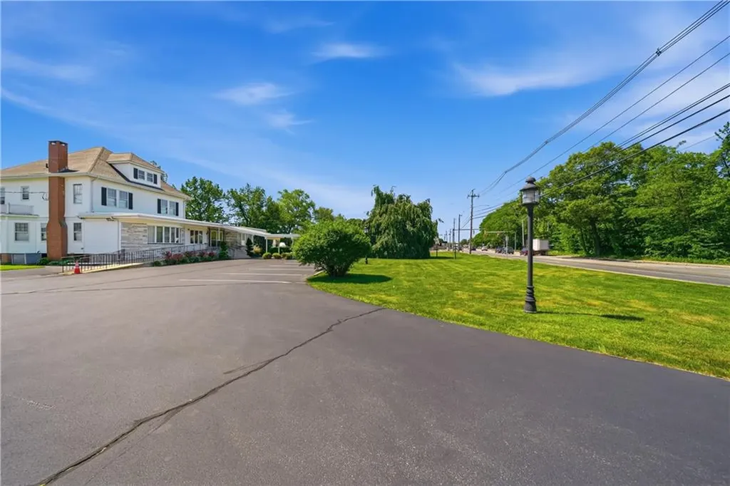 982 Warwick Avenue Warwick RI 02888