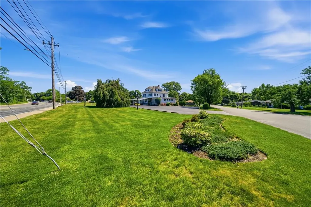 982 Warwick Avenue Warwick RI 02888