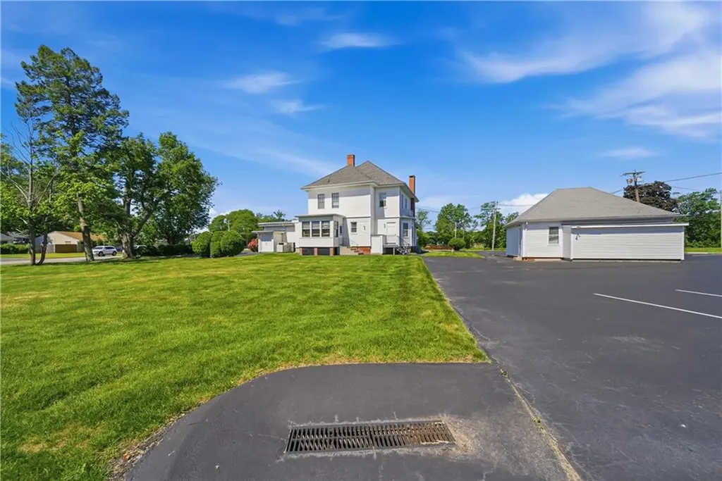 982 Warwick Avenue Warwick RI 02888