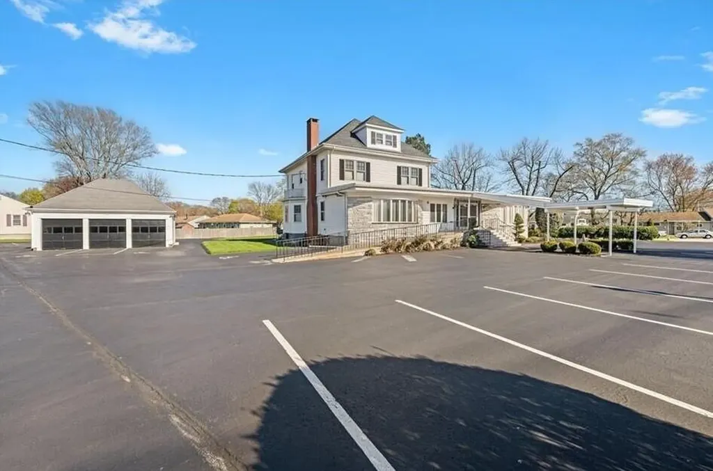 982 Warwick Avenue Warwick RI 02888