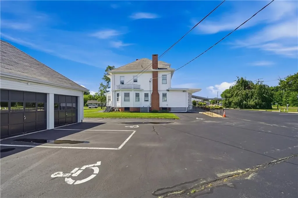 982 Warwick Avenue Warwick RI 02888