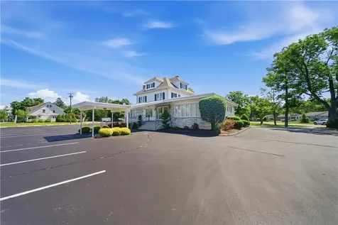 982 Warwick Avenue Warwick RI 02888
